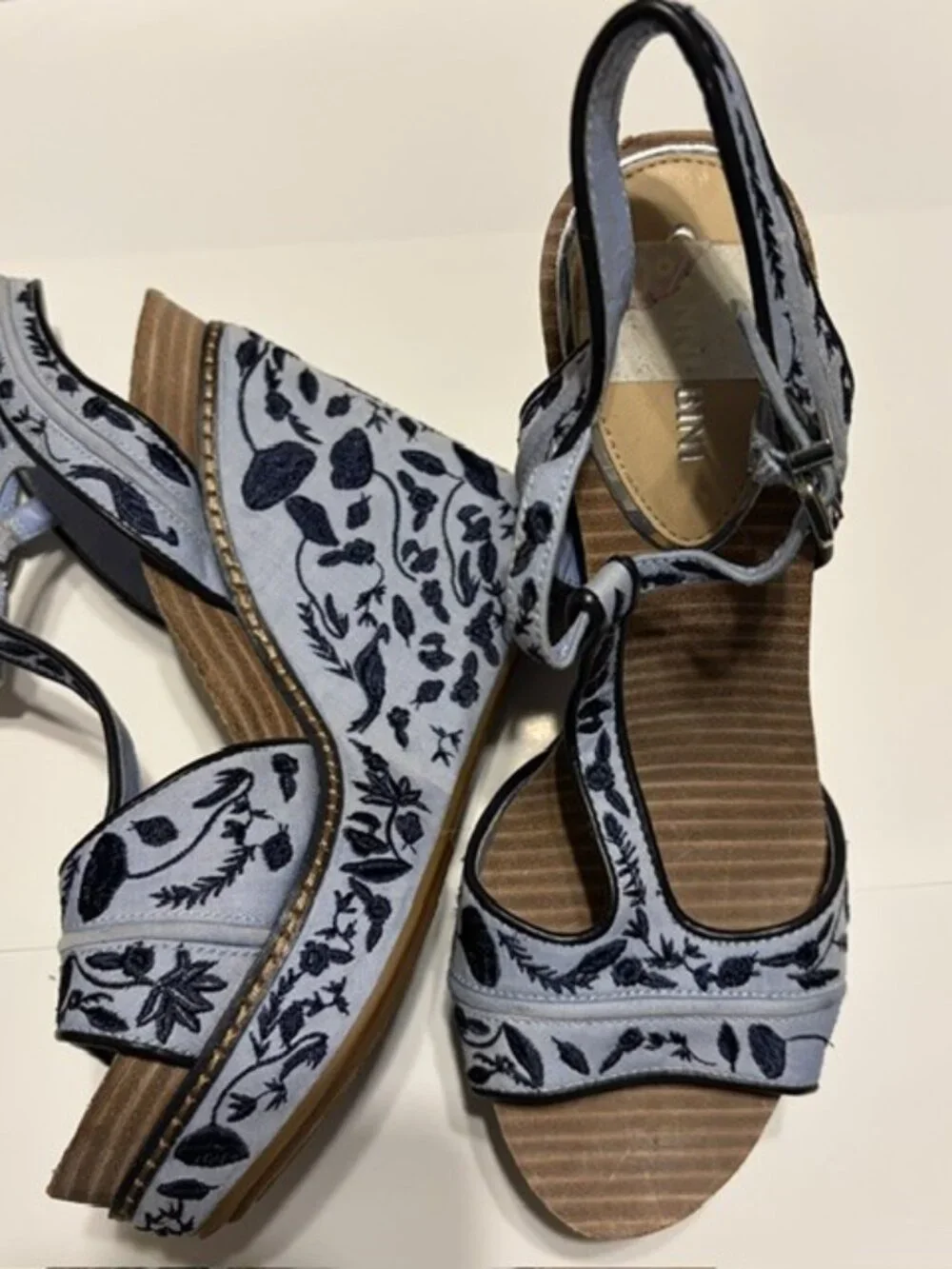 Gianni Bini Blue Print Size 7 Wedges